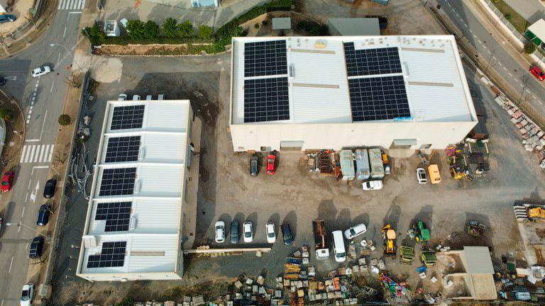 Imatge aèria de les plaques solars instal·lades, captada pel dron de la Policia Local. Foto: Ajuntament de Vandellós-l’Hospitalet de l’Infant