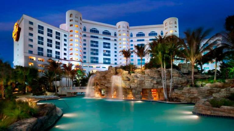 Imagen exterior del Seminole Hard Rock Hotel &amp; Casino Hollywood, que tiene una gran piscina