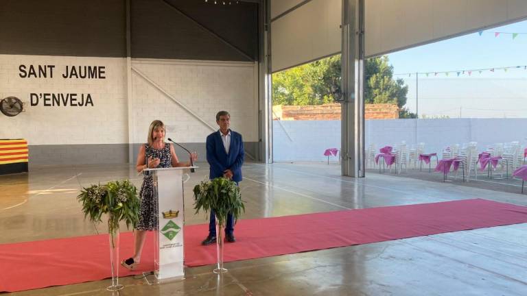Inauguració de les millores a la pista coberta del Casal municipal de Sant Jaume d’Enveja. Foto: Cedida