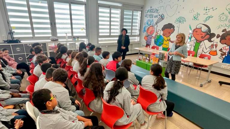 El material se presentó esta mañana en las aulas de la Escola General Prim. Foto: Alba Mariné