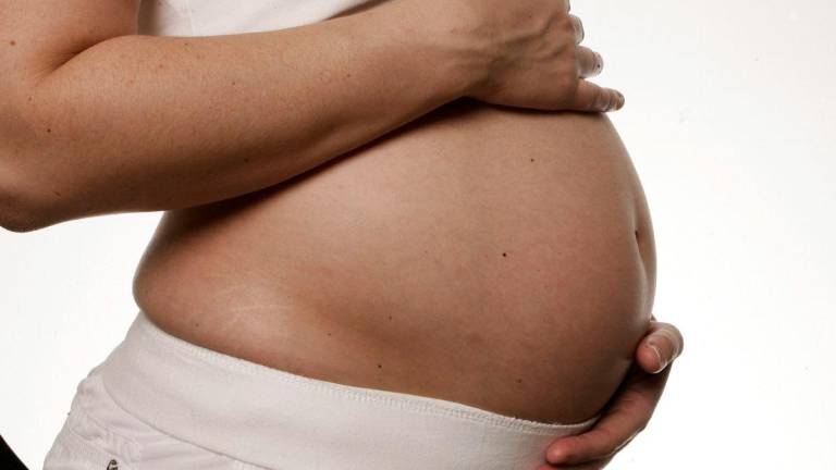 Para elaborar el estudio, los investigadores analizaron las muestras de orina de las madres recogidas durante el embarazo. Foto: EFE