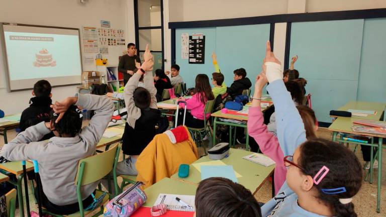 Una de las charlas del proyecto en la Escola Pau Delclòs de Tarragona. Foto: URV