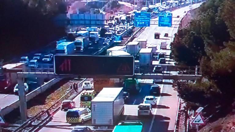 Imagen del accidente en la AP-7. Foto: Trànsit