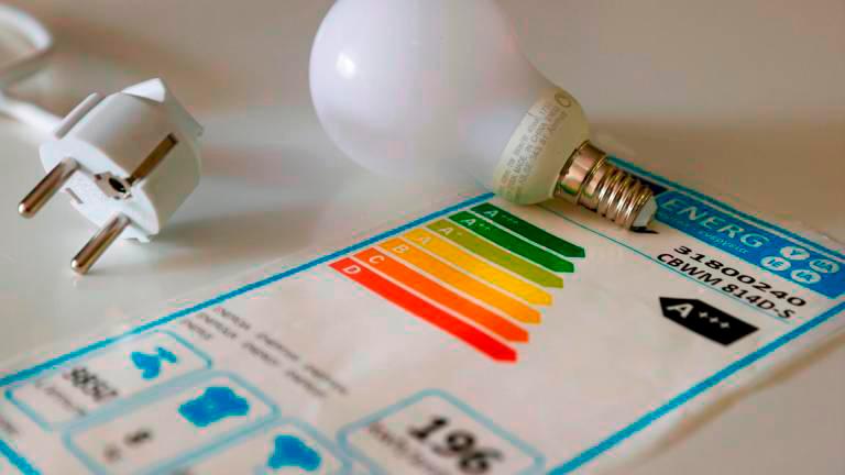 Baja el precio de la luz hasta los 237,1 euros/MWh