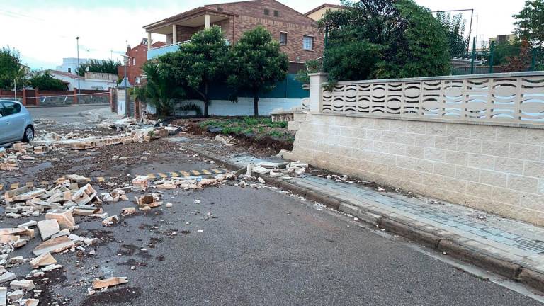 Muro caído en Torredembarra. Foto: Policía Local