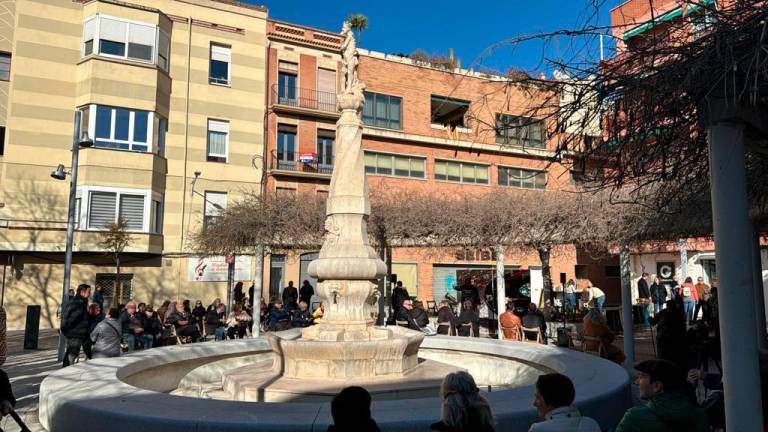 Un instante de la fiesta que se ha celebrado este mediodía en la plaza del Víctor. Foto: Alba Mariné
