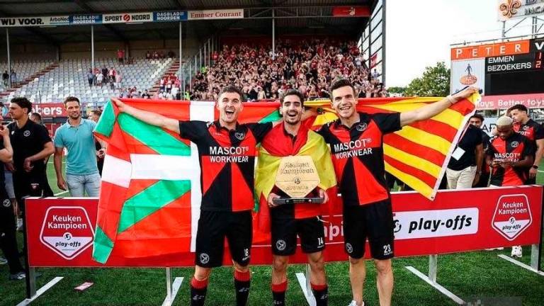 De izquierda a derecha. Álvaro Peña, José Pascual ‘Pascu’ y Manel Royo lograron el ascenso a la Eredivisie en su primera temporada al Almere. Foto: cedida