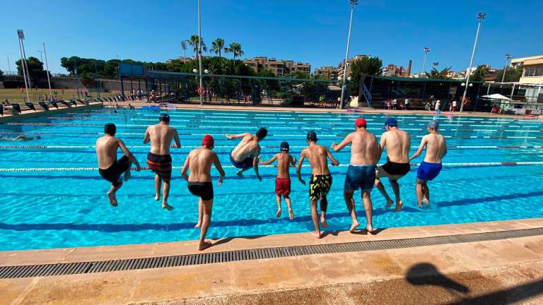 Un instante del casal ‘A l’estiu, supera’t’, en la piscina. Foto: Associació Supera’t
