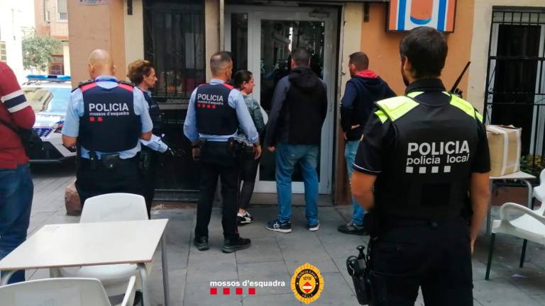 Moment de la detenció de la sospitosa.