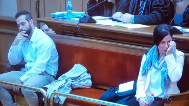 Albert López y Rosa Peral en una de las sesiones del juicio en 2017. Foto: DT