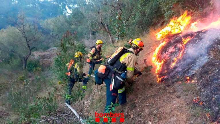 Incendio forestal en Vandellòs: extinguido y una hectárea quemada