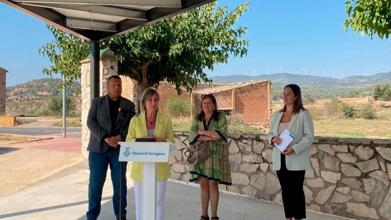 Autoritats de la Diputació de Tarragona i dels ajuntaments de Solivella i Blancafort. Foto: Cedida