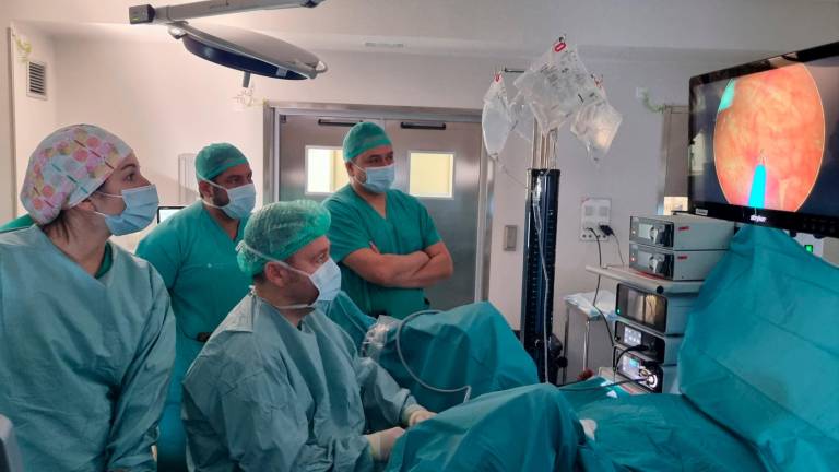 Intervención quirúrgica en el Hospital Verge de la Cinta de Tortosa. Foto: Cedida