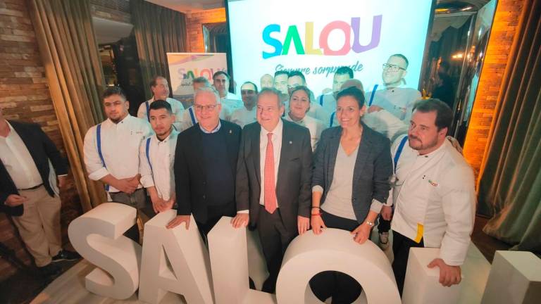 Pere Granados, Jordi Hereu y Marta Domènech, junto a una representación de cocineros salouenses, en Madrid. Foto: I. Alcalá