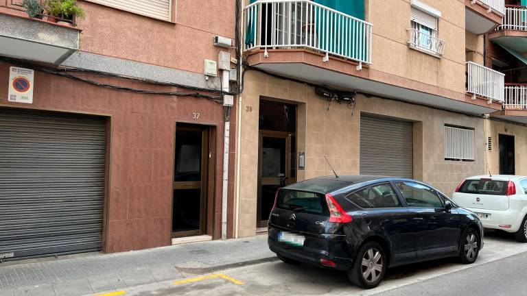 Imagen de uno de los edificios de Cornellà de Llobregat donde se han hecho registros relacionados con los Casuals. Foto: ACN