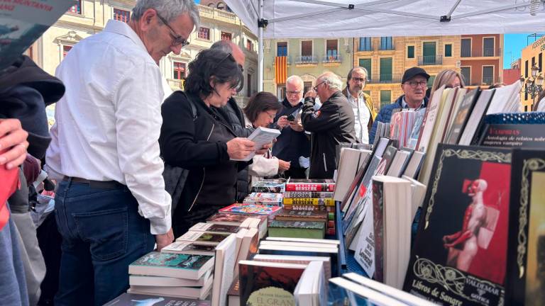 Una de les parades de llibres a Reus. Foto: Paula Montalvo