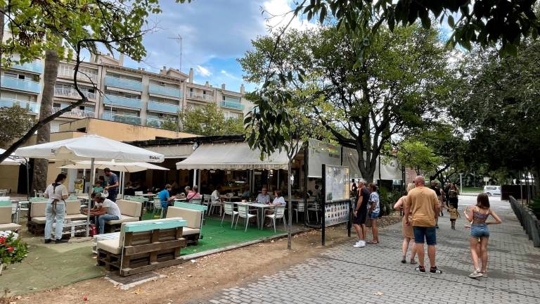 El bar-restaurante está situado en la entrada que está más cerca del puerto. Foto: Alba Mariné