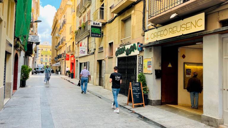La calle de Sant Llorenç, próxima a la plaza de Prim, es principalmente peatonal. Foto: Alba Mariné