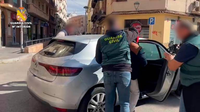 Detenido un estafador de Tarragona que enviaba 124.888 SMS fraudulentos a la hora