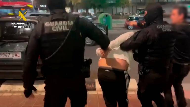 Detención de uno de los sospechosos.