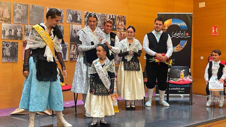La pubilla y hereu salientes con las de las comarcas de Tarragona (Cambrils)