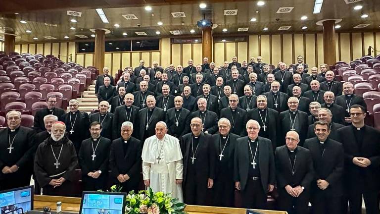 El papa y los obispos. Foto: EFE
