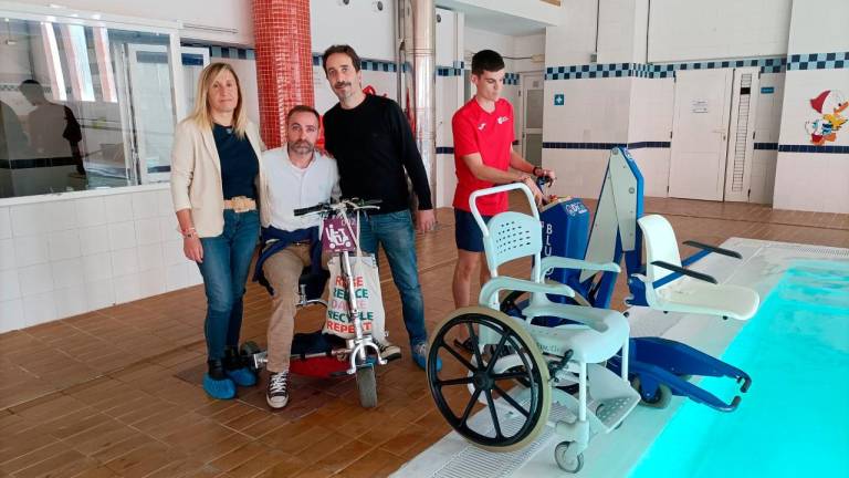 Acceso gratuito a personas con discapacidad a los equipamientos deportivos de El Vendrell para que conozcan la adaptabilidad realizada