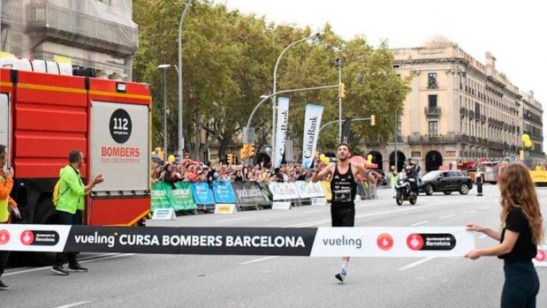 Maijó cruza la línea de meta en primer lugar en Barcelona.