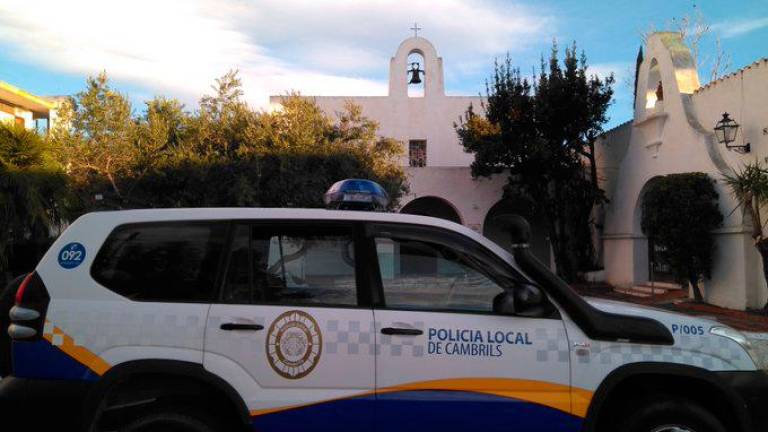 $!Los agentes de Cambrils lograron evitar la okupación en Vilafortuny. FOTO: @PoliciaCambrils