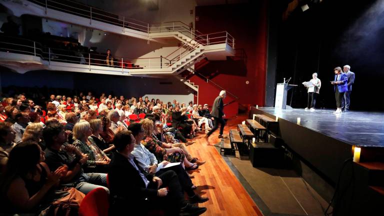 $!La gala i lliurament dels Premis Literaris Ciutat de Tarragona va tenir lloc al Teatre Metropol ahir a la tarda. FOTO: PERE FERRÉ