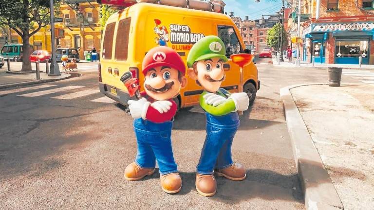 Mario y Luigi acaparan la atención en esta divertida adaptación del videojuego. foto: universal pictures