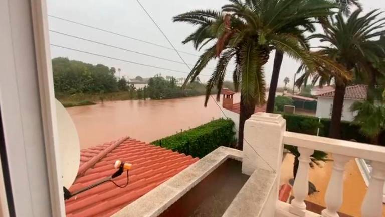 Inundaciones en la urbanización Marjal, en Alcanar.
