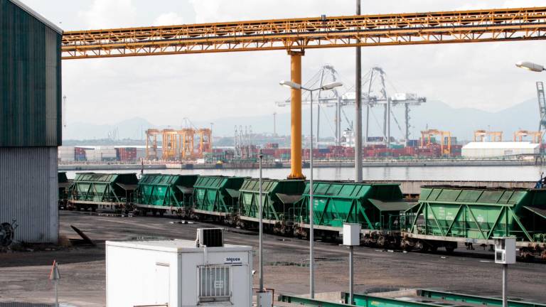 Puertas adentro, el Port de Tarragona ya tiene el ancho internacional en sus muelles. foto: Lm/dt