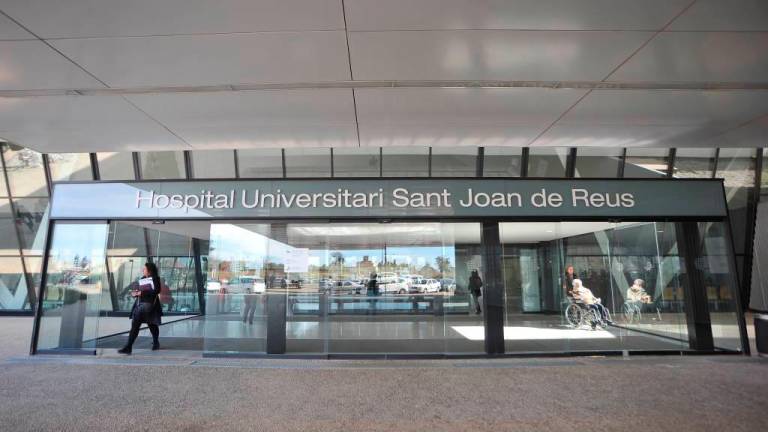 La víctima se fue a Urgències del hospital Sant Joan de Reus a curarse de las heridas. FOTO: DT