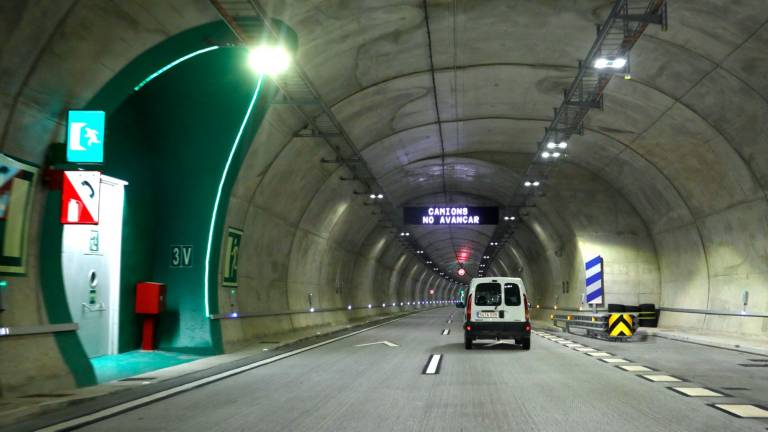 En el interior del túnel, la velocidad máxima de los vehículos es de 80 km/h. foto: Pere Ferré