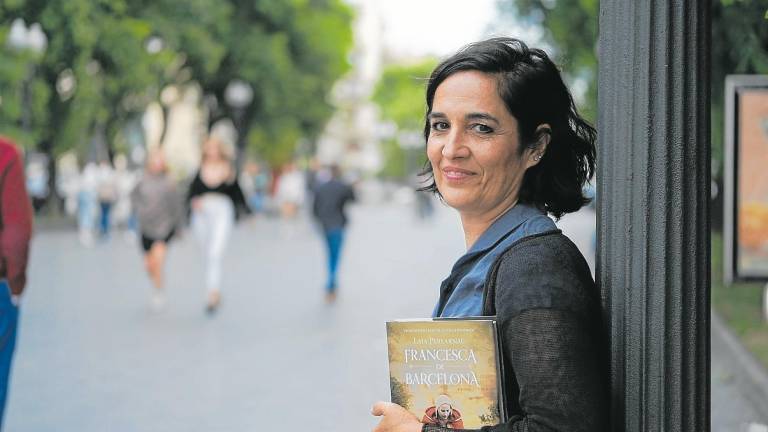 L’escriptora i guionista Laia Perearnau, a la Rambla Nova de Tarragona. Foto: Fabián Acidres