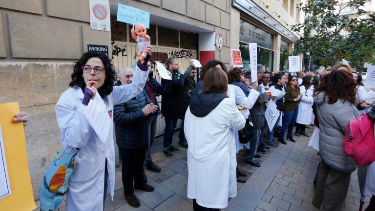 Protesta de facultiativos en Tarragona exigiendo mejores condiciones. Foto: Pere Ferré