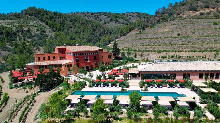 Imatge aèria del Gran Hotel Mas d’en Bruno, enclavat enmig de les vinyes del Priorat. FOTO: Cedida