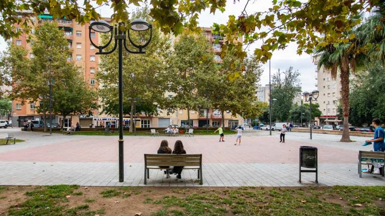 La plaza Cuba es un punto neurálgico de Sant Pere i Sant Pau. FOTO: àngel ullate