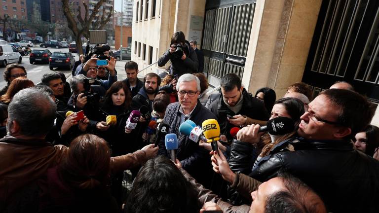 El exalcalde Josep Fèlix Ballesteros, en enero de 2016 tras salir de declarar ante el juez. Foto: Pere Ferré