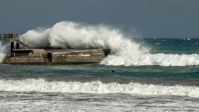 Grandes olas. Foto: EFE