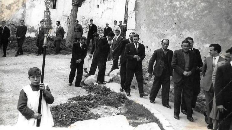 $!En 1958 la Cruz presidió la visita del cardenal de Tarragona Benjamín de Arriba y Castro. FOTO: Arxiu Joan Ricart