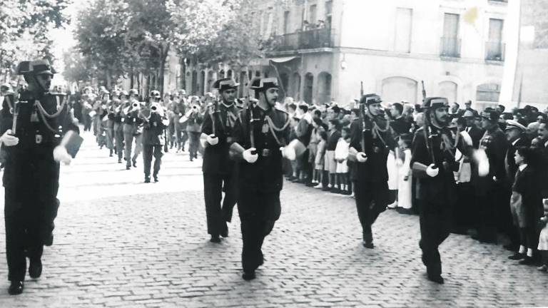 Desfilada de la Guàrdia Civil el 12 d’octubre de 1955 a la Rambla Vella. Foto: Chinchilla. Arxiu Anton-Josep Iborra Molines. foto: cedida/ Chris Potter (CC 2.0)