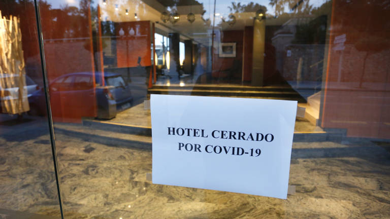 Varios establecimientos hoteleros de la Costa Daurada se han visto obligados a cerrar en los últimos meses por el Covid-19. FOTO: PERE FERRÉ/DT