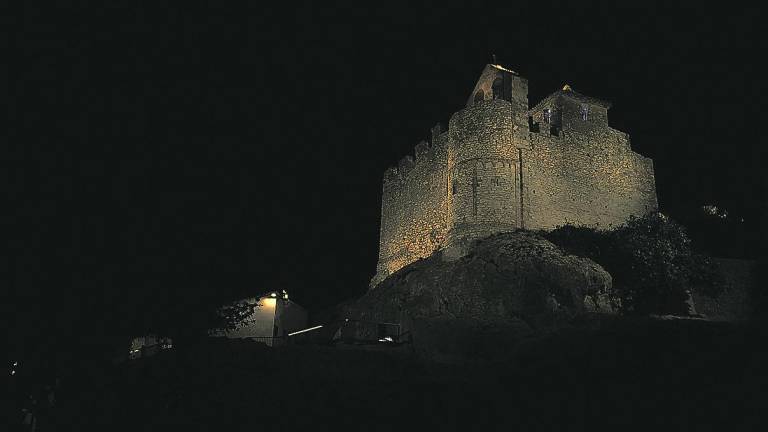 El Ayuntamiento de Calafell apagó la luz del castillo a medianoche para ahorrar. foto: dt