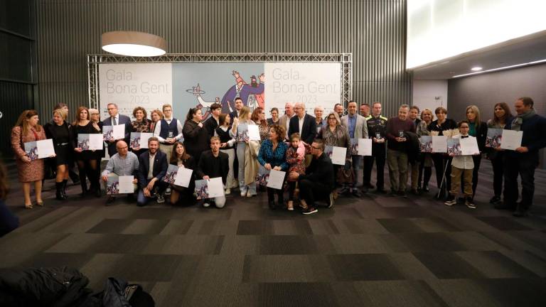 Foto de família de tots els guanyadors i nominats després de l’acte celebrat a l’auditori de firaReus. foto: pere ferré