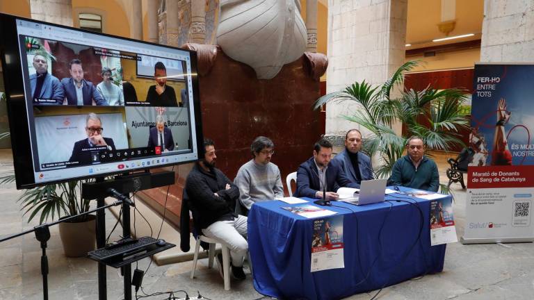 El alcalde de Tarragona, Rubén Viñuales (PSC), este martes en rueda de prensa conjunta con los alcaldes de Barcelona, Lleida y Girona. Foto: Pere Ferré