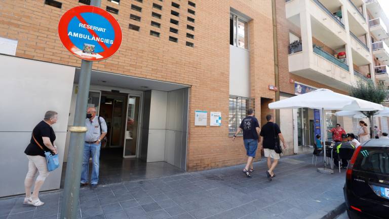El CAP Jaume I no puede ganar metros cuadrados, ya que se encuentra ubicado en los bajos de un edificio. Foto: Pere Ferré