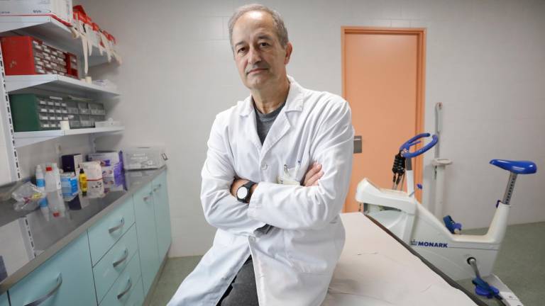 Manel González Peris lleva 33 años ejerciendo como médico del deporte. Foto: Pere Ferré