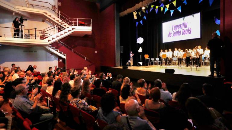 El Teatro Metropol acogió a representantes de todas las entidas festivas de la ciudad. FOTO: Pere Ferré